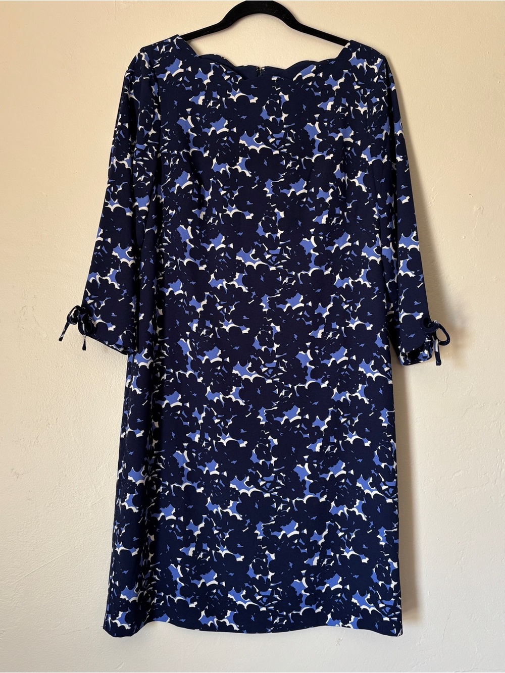 Talbots Blue Floral Crepe Scalloped Neck w/3/4 Bow Sleeve Shift Dress, Size 8